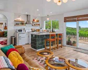 Eastwood Casita Pelletiere Vineyard - Paso Robles - Living room