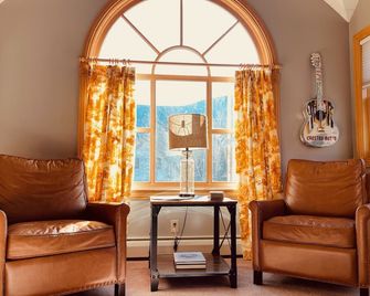 Gorgeous 3 Bed/3 Bath in Town of Crested Butte-Sleeps 10 - Crested Butte - Living room