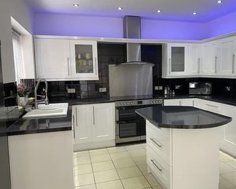 6 Bed-Sleeps 12-Hot Tub-Free Parking-Pet Friendly - Newcastle-upon-Tyne - Bucătărie