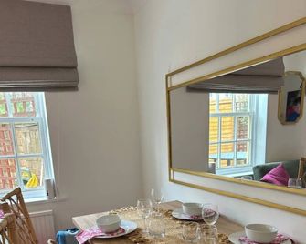 Stylish One Bedroom Apartment in Central Potton - Sandy - Dining room