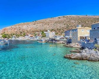 Selinitsa Stone Home - Mani's Private Pool Retreat - Agios Nikolaos