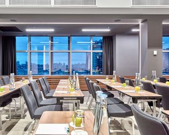 Park Inn by Radisson Kyiv Troyitska - Kyiv - Restaurant