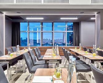 بارك إن باي راديسون كاييف ترويتسكا - كييف - مطعم