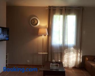 Logement de 42 m2 tout confort en campagne pour un couple - Cahuzac-sur-Vère - Living room