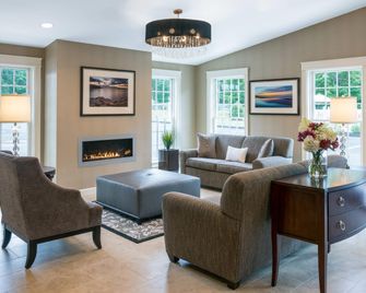 Port Inn & Suites Kennebunk, an Ascend Collection Hotel - Kennebunk - Lobby