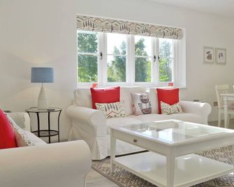 Wishing Well Cottage - Malvern - Living room