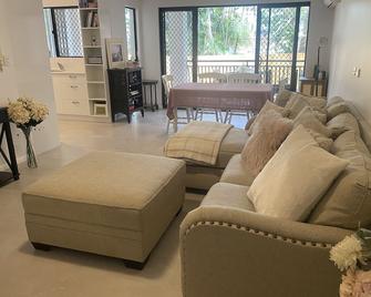 Angie's Place - Brisbane - Living room