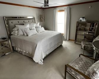 Brick Ranch in Country Setting - Midland - Bedroom
