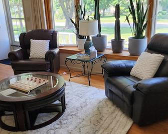 Legacy Home - Midland - Living room