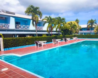 Rovanel's Resort and Conference Centre - คราวน์ พอยน์ - สระว่ายน้ำ
