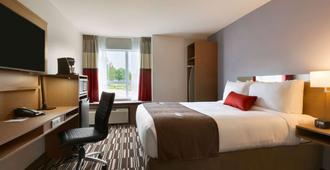 Microtel Inn & Suites by Wyndham Oyster Bay - Ladysmith - Schlafzimmer