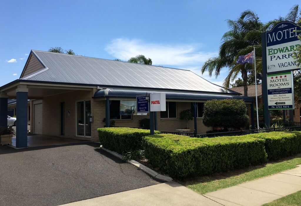 إدوارد باري موتل آند أبارتمنتس - تامورث - مبنى