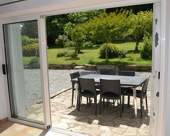 Longère in Arradon in peace, 5 min from the Gulf, amenities on foot. - Arradon - Patio