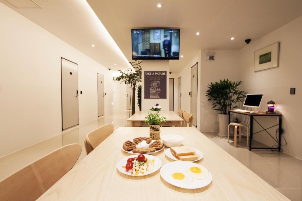 سول جراند هوستل إيفا يونيفيرسيتي.