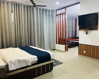 Hotel Devdar Resort - Dharamshala - Bedroom