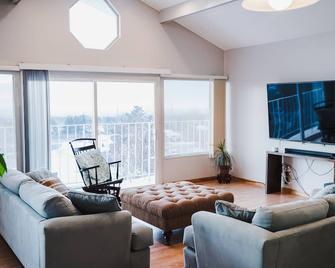 Perfect Location! Perfect View! - Millcreek - Living room
