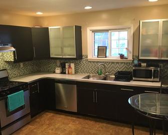 Cozy Condo with Parking - Dearborn - Kitchen