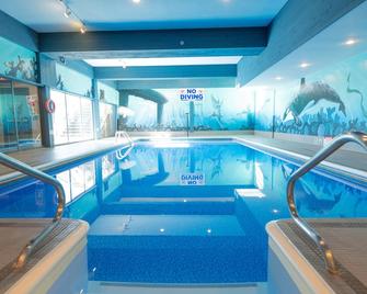 Anchor Inn And Suites - Campbell River - Pool