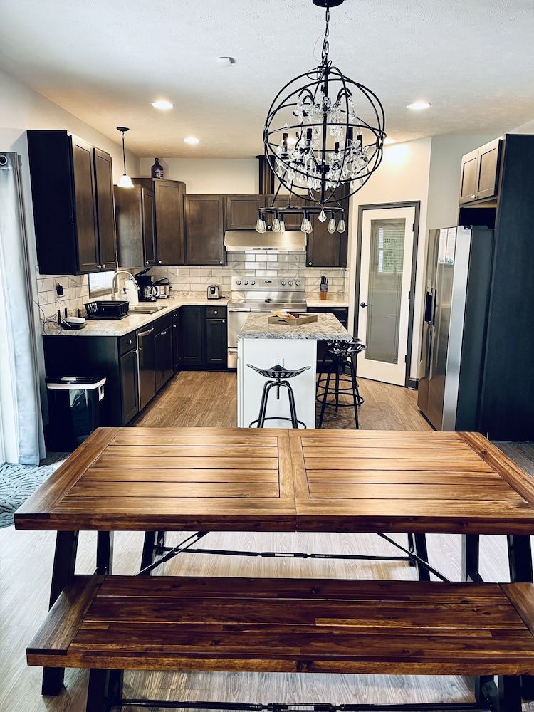 Private 5 bedroom house in the heart of Laurel highlands!