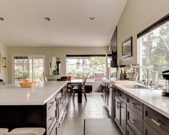 Perfect Place to Call Home - Stevenson Ranch - Kitchen