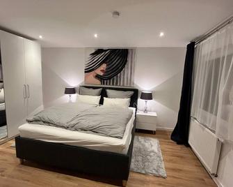 Bright, newly renovated TOP flat in a central location - אוסנבריק - חדר שינה