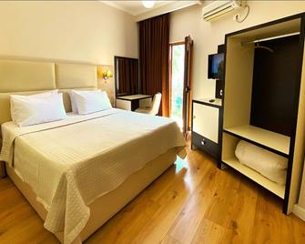 Hotel Vila e Arte City Center - Tirana - Bedroom