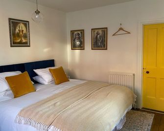 The Grail Room on Chalice Hill - St Anne's - Glastonbury - Bedroom