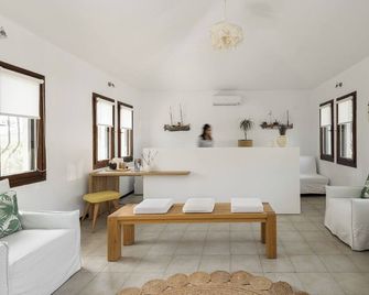 Trikorfo Beach - Polígiros - Recepción