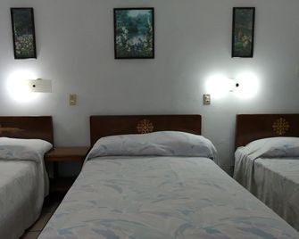 Hotel Acapulco - ורה קרוז - חדר שינה