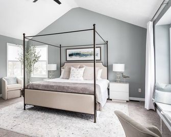 Traverse City Retreat | Hot Tub | 8 miles to downtown - Traverse City - Habitación