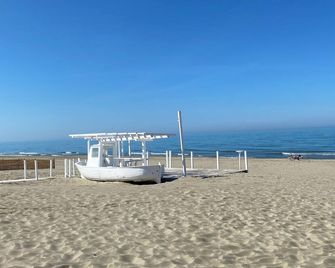 Rome W/ Seaview-Newly Remodeled, Spacious, Comfortable, Clean, Wifi, Freeparking - Pomezia - Spiaggia