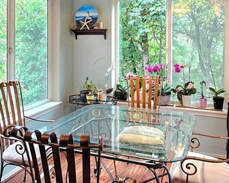 Big House w/ Lush Backyard Oasis - Hillsboro - Dining room