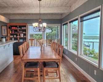 Immaculate Home With Breathtaking Views Of Netarts Bay And Ocean! - Netarts - Comedor