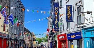 Snoozles Quay Street Tourist Hostel - Galway - Rakennus