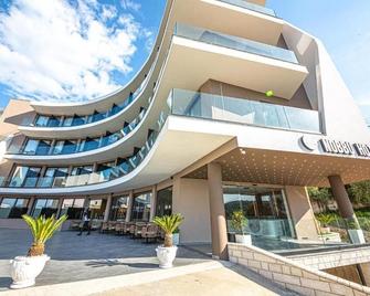 Nobbu Hotel Ksamil - Ksamil - Building