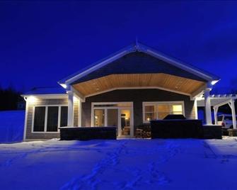 Custom Seaside Year Round Getaway Watch Whales Sailboats Sunsets - Antigonish - Building