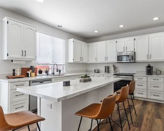 Modern and Spacious Home - Marysville - Küche