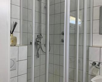 Hotel Berg - Cologne - Bathroom