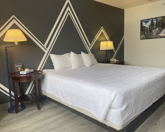 The Junction Hotel and Hostel - Durango