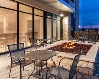 Holiday Inn Express & Suites Romeoville - Joliet North By IHG - Romeoville - Binnenhof