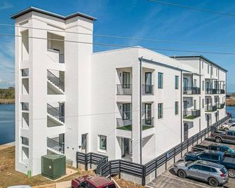 Handsboro Pointe Condo & Suites - Gulfport - Building