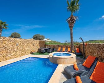 Levecca 2 Holiday Home - Għasri - Piscina