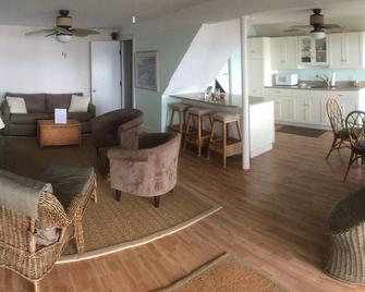 Bright Waterfront Home with Beach & Mooring - Jamestown - Sala de estar
