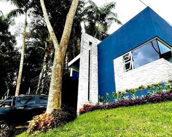 Experience the Costa Rican Pura Vida Style in our house - Grecia - Edificio