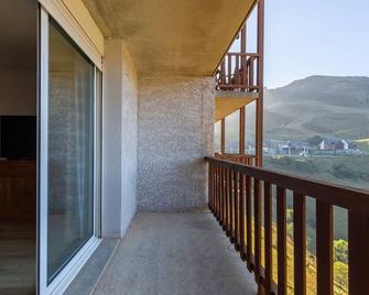 6-Person Apartment Peyragudes with Pool, Pets Allowed, Parking - Germ - Balcon