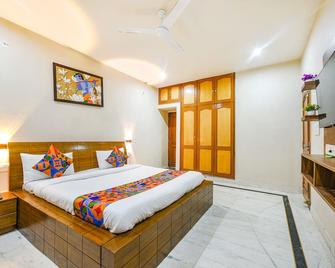 Fabexpress Galaxy II - Faridabad - Schlafzimmer