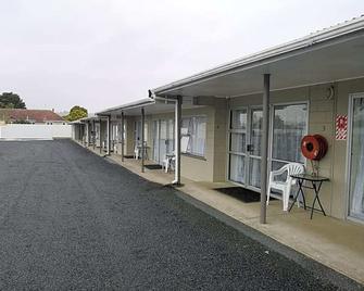 Twin Coast Adventures - Kaikohe - Edificio