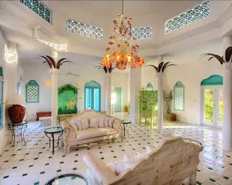 La Bougainvillea Hotel and Villas - Governor’s Harbour - לובי