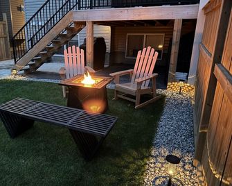 Southern Horizons | Mini Nordic Spa | Fenced Yard - Cochrane - Patio