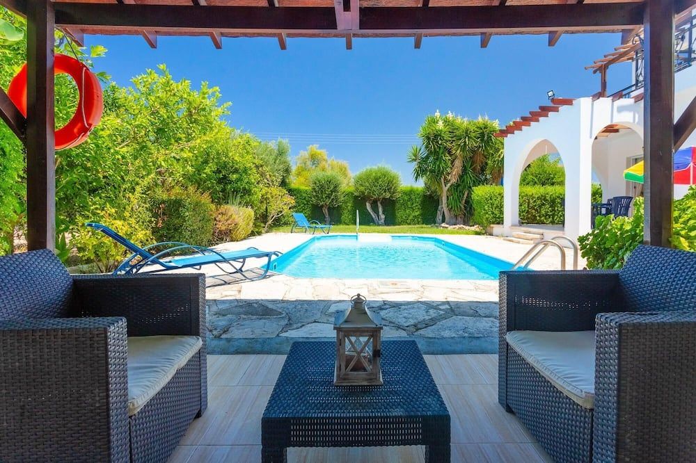Sun Beach Villa Thio Large Private Pool Walk to Beach A C Wifi Car Not Required - 2840 - Polis Chrysochous - Bazén